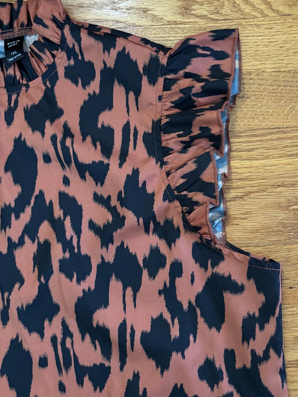 Shein Blouse Women’s 1XL Brown/Black Animal Print High Neck Shirt Keyhole- Back - Picture 4 of 7